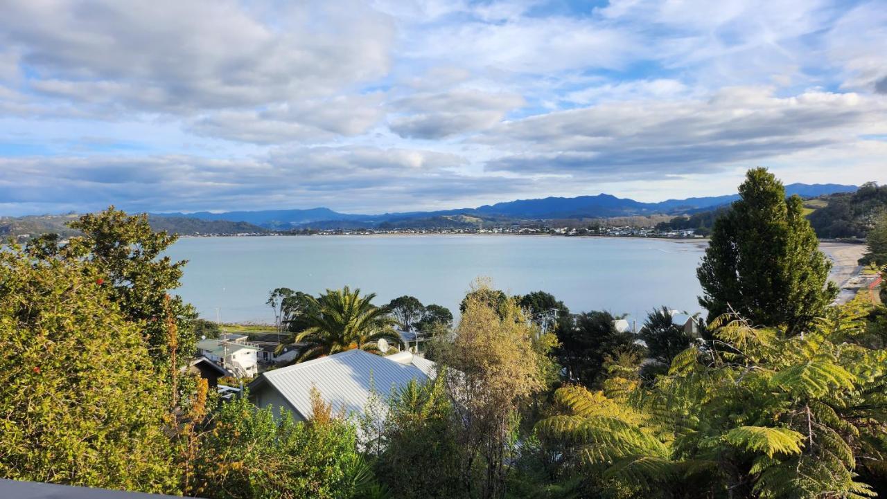 The Black Chalet Whitianga Exterior photo