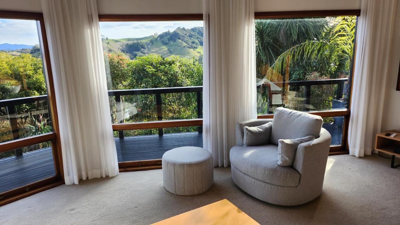 The Black Chalet Whitianga Exterior photo