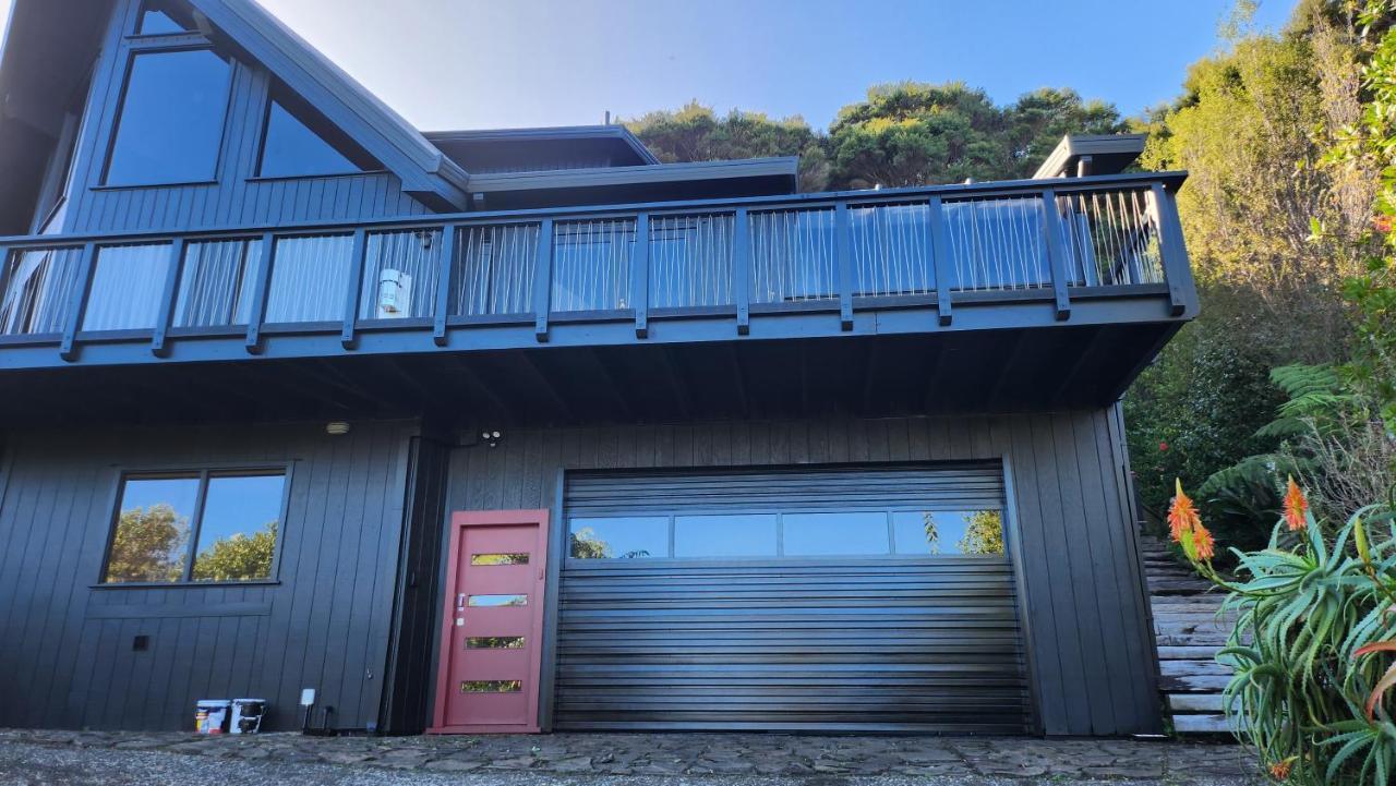 The Black Chalet Whitianga Exterior photo