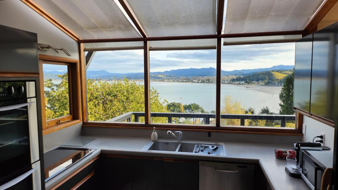 The Black Chalet Whitianga Exterior photo